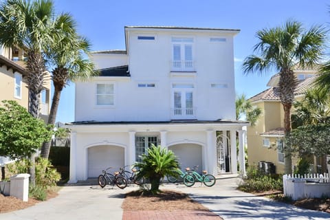 Vitamin Sea in Grande Beach