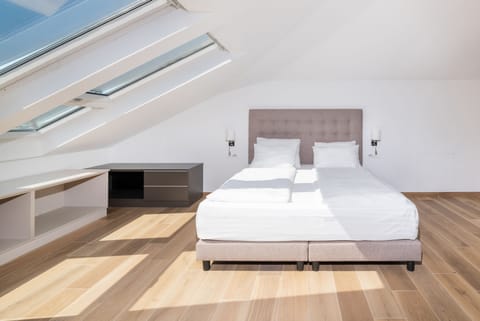 Junior Studio Suite - Loft | Minibar, in-room safe, desk, laptop workspace