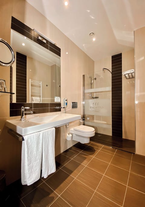 Family Apartment, 2 Bedrooms, Sea View | Bathroom | Free toiletries, hair dryer, bathrobes, towels