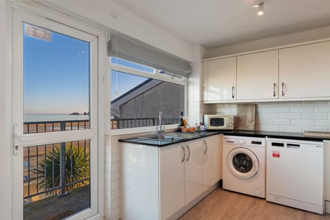 Sea Front Apartment with Views