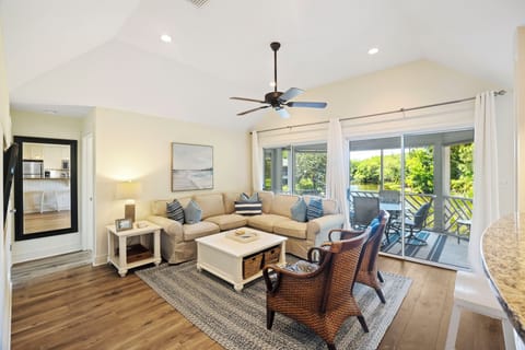 Spacious living room