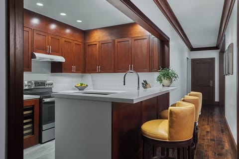 Suite (Empire Residential) | Premium bedding, down comforters, in-room safe, desk