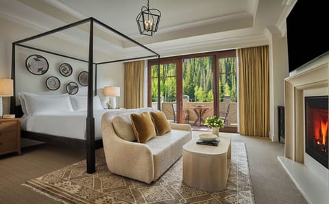 Premium bedding, down comforters, in-room safe, desk