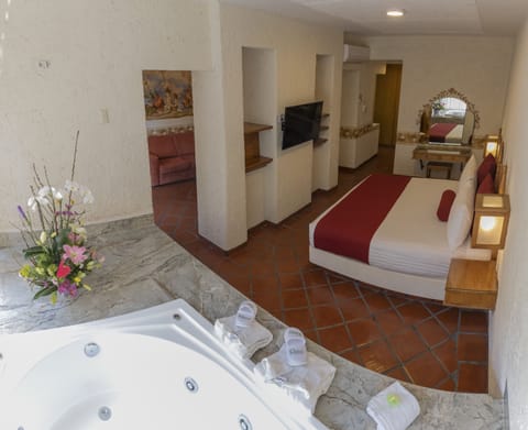 Terrace Suite, King bed and Jacuzzi | 1 bedroom, premium bedding, Select Comfort beds, in-room safe