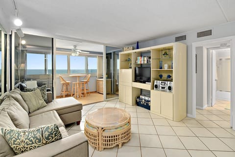 Atlantis 209 Living Area