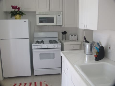 Brand New Kitchen with dishwasher