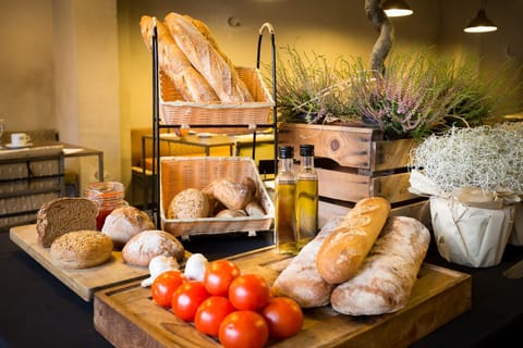 Daily buffet breakfast for a fee