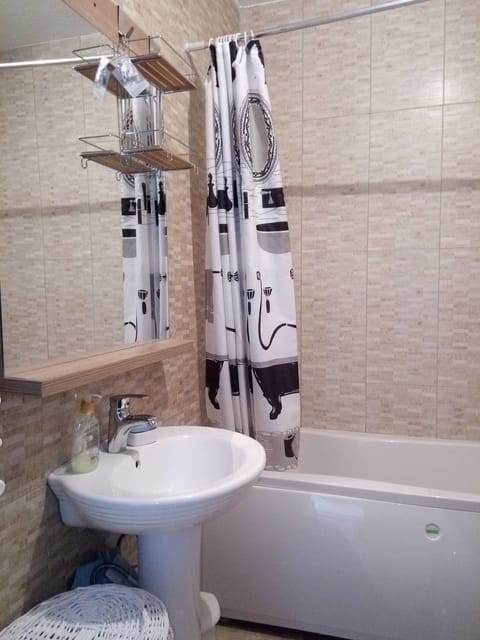 Apartment, 1 Bedroom, Non Smoking, City View | Bathroom sink