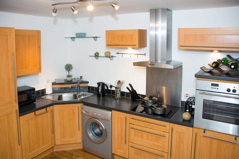 Exclusive Apartment, Ensuite (Spacious) | Private kitchen