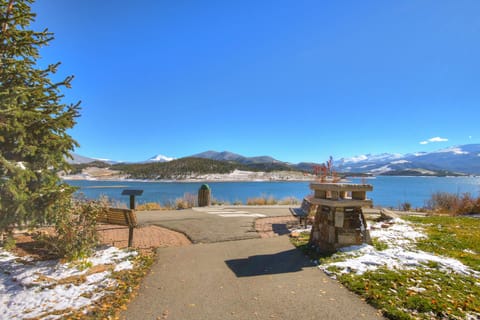 Condo, 2 Bedrooms | Property grounds