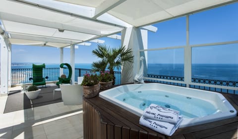 Indoor spa tub
