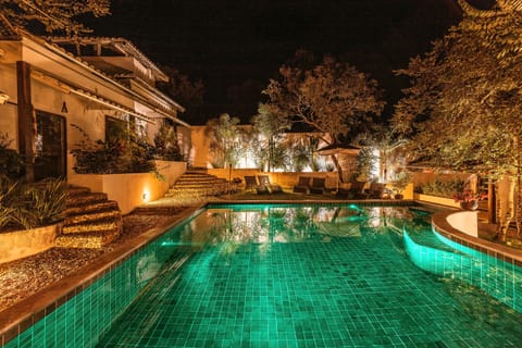 Outdoor pool, sun loungers