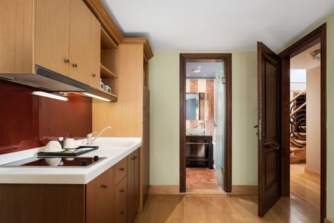 Deluxe Suite, City View | Private kitchen | Fridge, eco-friendly cleaning products, reusable coffee/tea filters