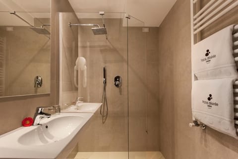 Shower, hair dryer, slippers, bidet