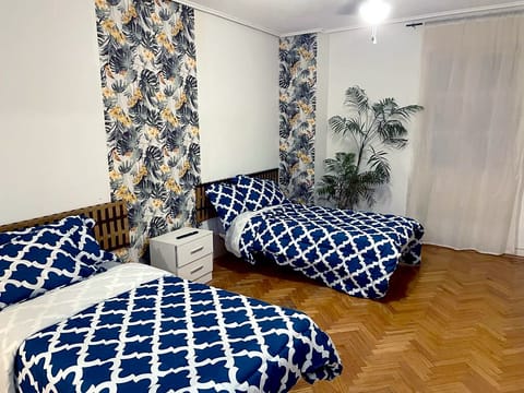Family Apartment, 2 Bedrooms, Private Bathroom, Executive Level (Carlos V) | 1 bedroom, premium bedding, down comforters, Select Comfort beds