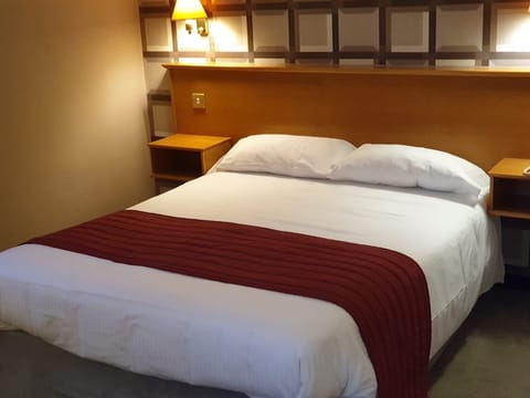 Deluxe Double Room, 1 King Bed, Non Smoking | Desk, iron/ironing board, travel crib, free WiFi