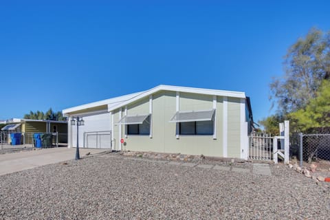 Bullhead City Vacation Rental | 3BR | 2BA | 1,433 Sq Ft | 1 Small Step to Enter