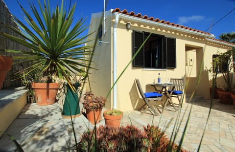Front of "Casa da Olga" - Courtyard garden, dinning set - sun loungers - BBQ
