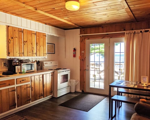Fox's Hole - Cabin #11 | Lake View (Premium Amenities Included!) | Private kitchen | Microwave, dining tables