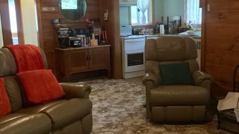 Lazy boy lounge and. Full kitchen Well stocked