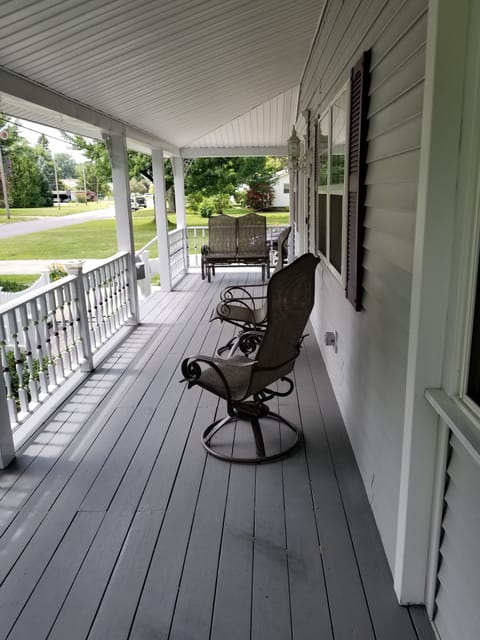 Such a pretty front porch landing, for sipping hot cocoa, apple cider, or wine!