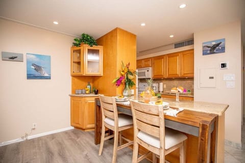 Kitchen counter bar stools, perfect for quick breakfast