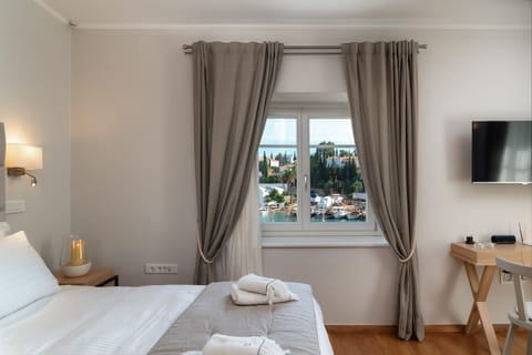 Superior Studio Suite | Hypo-allergenic bedding, in-room safe, individually decorated