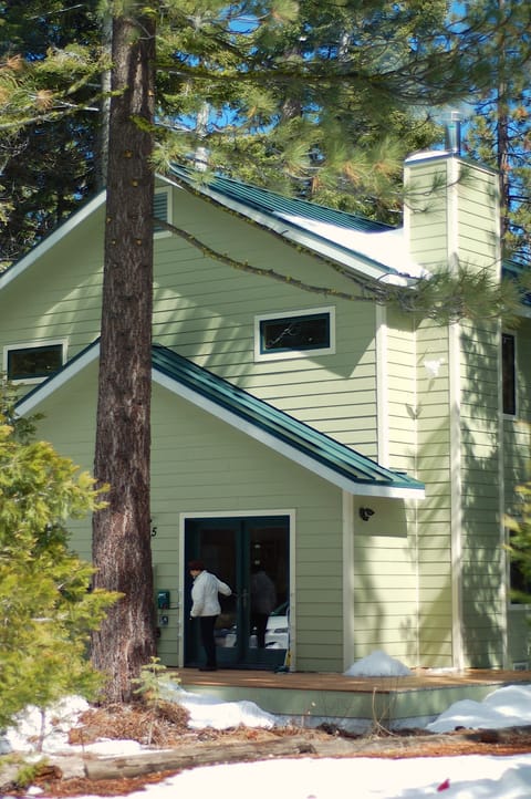 Exterior, Front Entrance