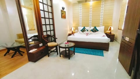 Egyptian cotton sheets, premium bedding, down comforters, minibar