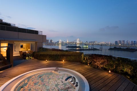 Twin Executive Terrace Suite - Non-Smoking 120sqm Terrace Rainbow bridge View Executive Lounge | View from room