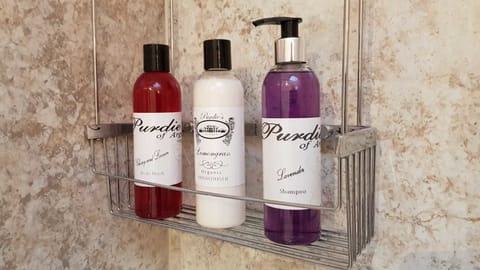 Deluxe Double Room, 1 King Bed, Accessible, Partial Sea View (Islay) | Bathroom amenities | Free toiletries, hair dryer, towels