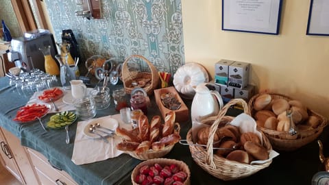 Daily buffet breakfast for a fee