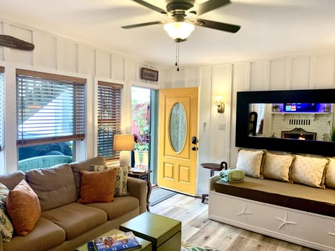 Living room with pull out sofa & twin daybed,ceiling fan - fireplace, Roku TV