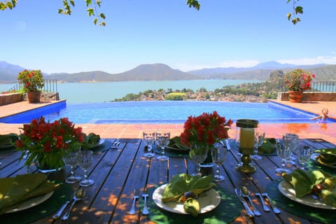 Poolside dining area under pergola