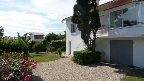 View of the house (stairs and veranda)