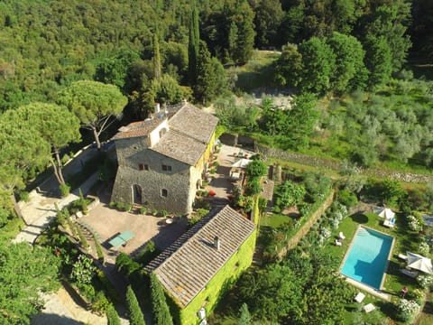 An aerial view of the villa, guesthouse, huge rear patio and pool area.