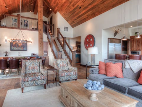 Cowboy Heaven Luxury Suite 7D, Living 4