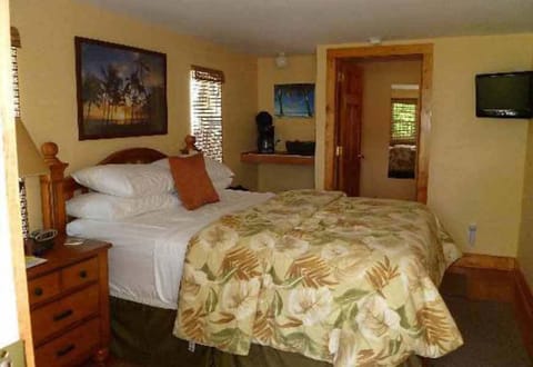 The Put in Bay Lodge | Free WiFi, bed sheets