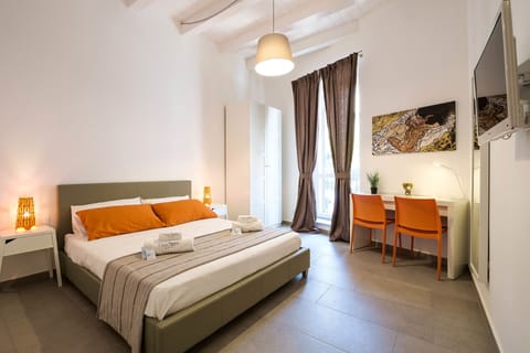 Classic Double Room | In-room safe, desk, soundproofing, iron/ironing board