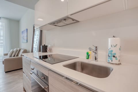 Deluxe Condo, 1 Bedroom, Non Smoking, Partial Ocean View | Private kitchen | Microwave, coffee/tea maker, electric kettle, toaster