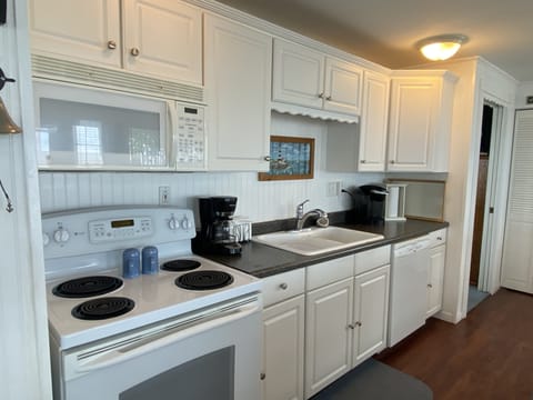 Fully Furnished Kitchen 