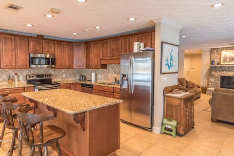 Open floorplan with everything you need to prepare a great meal.