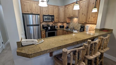 Beaver Creek West Condo #15 kitchen with breakfast bar