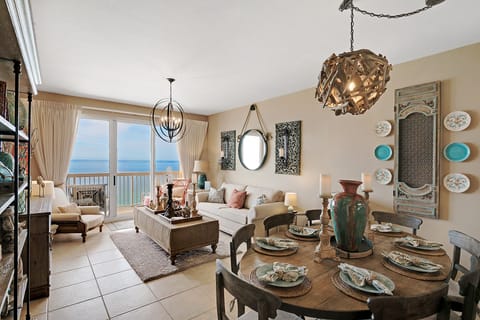 Family and Dining Rooms