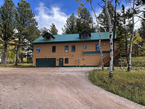 Ponderosa Hills Vacation Cabin - summer