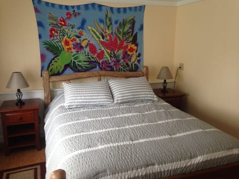 Bedroom with Queen size Bed