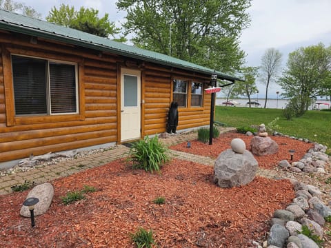 Bear Lodge sleeps 8