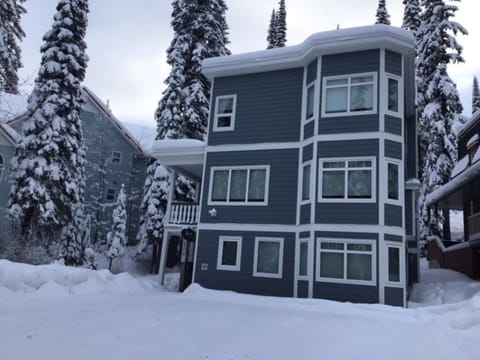 Exterior of Home/Suite 
