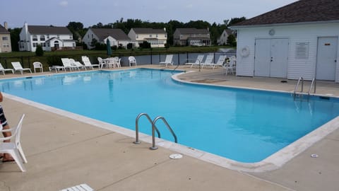 POOL OS OPEN!!! 🎊 🏊‍♂️ 🤽‍♀️ 🎉
private community pool is just a short walk