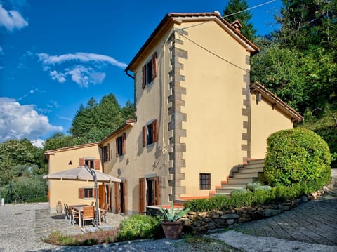 Villa and secure terrace (fenced to pool)